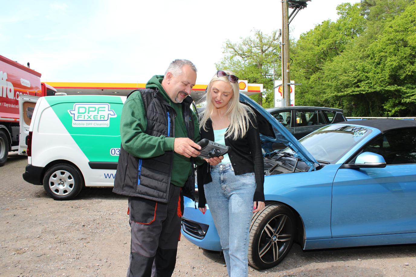 A mobile DPF cleaning unit at a customer address
